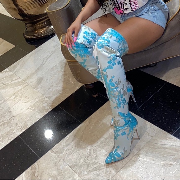 Size 8 | Boots - Picture 2 of 2